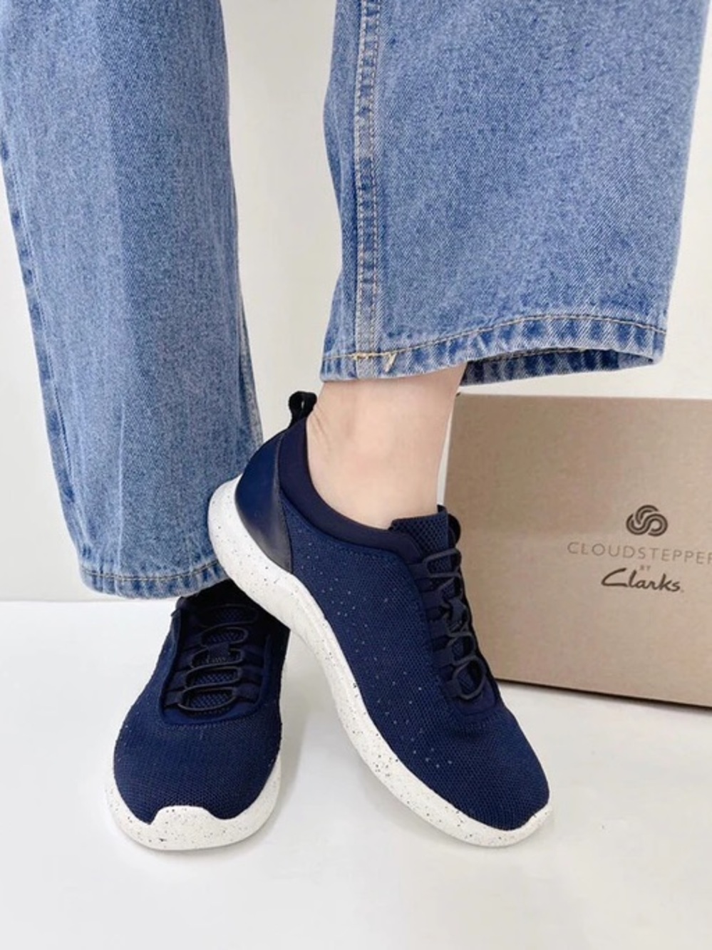 CLOUDSTEPPERS CLARKS NOVA STEP NAVY CRYSTAL BUNGEE LIGHTWEIGHT SNEAKER 8 WIDE
